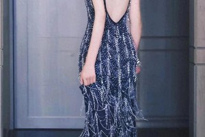 吴宣仪绝美身材解析：童话少女的完美曲线