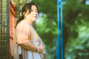 贾玲变形记：从喜剧女王到职业拳击手的华丽转身