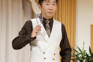 何炅50岁生日引爆热搜：谢娜卡点失败，杨迪李晟齐送祝福