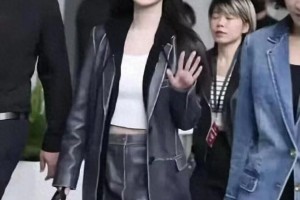 杨紫生图曝光被路人抢镜，颜值争议再上热搜