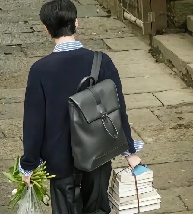 张凌赫人夫感形象