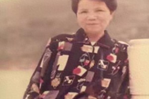 钟楚曦悼念奶奶引争议 网友质疑热搜时机