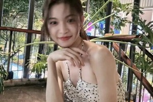 钟楚曦广西春日穿搭惊艳，历任男友标准曝光