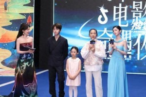 周也黑脸央视镜头引争议，恋爱史再被扒