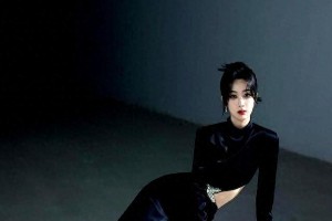 杨紫最新性感写真曝光，展现多变魅力