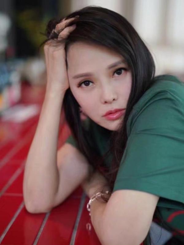 伊能静生活照