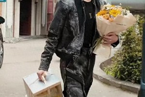张丹峰44岁生日获继子张镐濂探班，亲子关系引热议