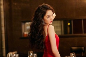 杨幂丝袜穿搭秘籍：冬季性感显瘦必备